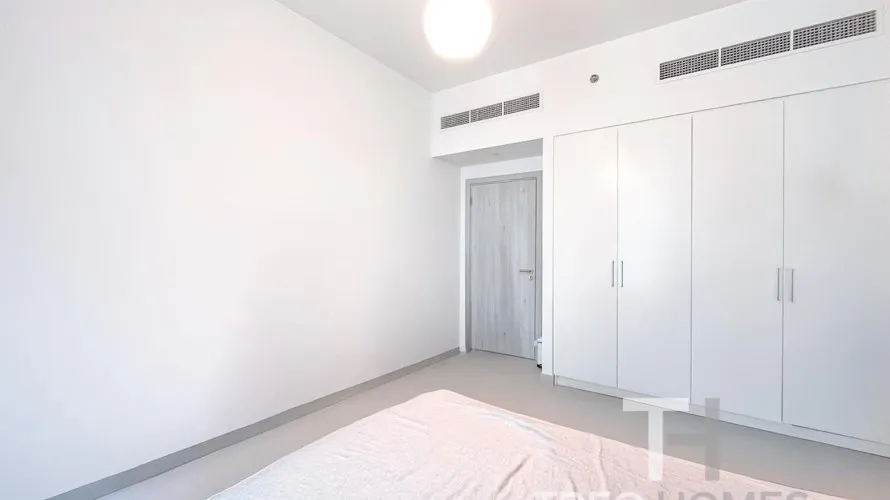 Apartamento de 3 dormitorios en The cove, UAE No. 122 № 9