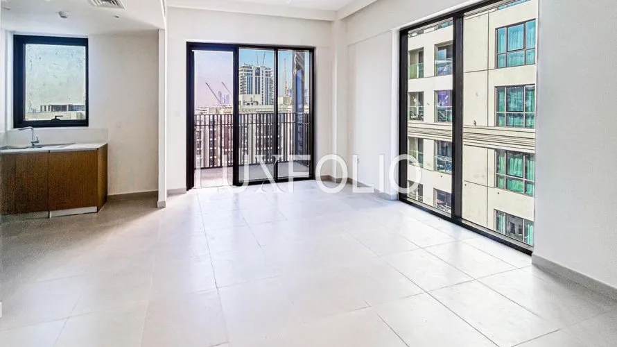 Apartamento de 3 dormitorios en Creek Beach, UAE No. 152 № 1