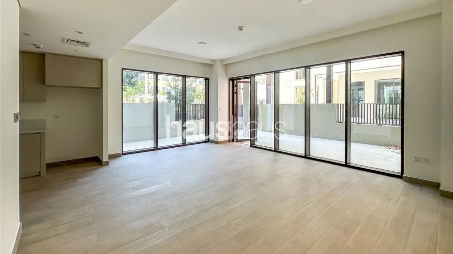 Apartamento de 3 dormitorios en Creek Beach, UAE No. 144 № 2