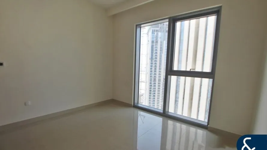 Apartamento de 3 dormitorios en Harbour Views 1, UAE No. 219 № 3