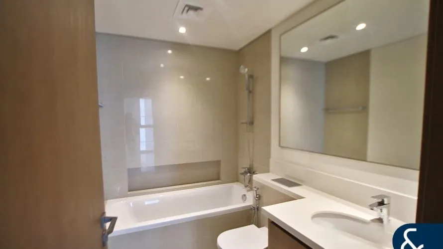 Apartamento de 3 dormitorios en Harbour Views 1, UAE No. 219 № 4