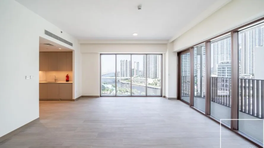 Apartamento de 3 dormitorios en Creek Beach, UAE No. 228 № 2