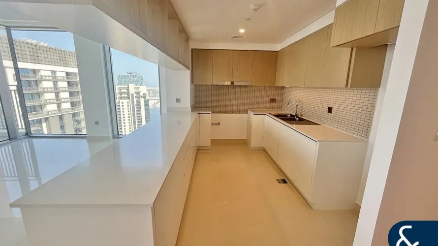 Apartamento de 3 dormitorios en 17 Icon Bay, UAE No. 266 № 15