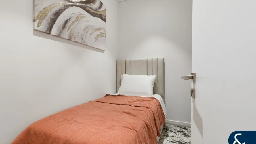 Apartamento de 3 dormitorios en The Grand, UAE No. 268 № 1