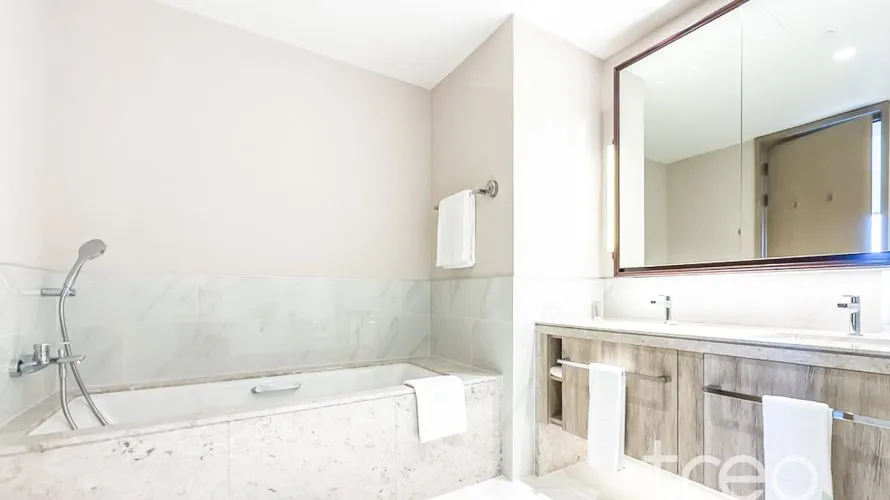 Apartamento de 2 dormitorios en Address Harbour Point, UAE No. 329 № 9
