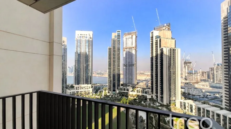Apartamento de 3 dormitorios en Creek Horizon, UAE No. 328