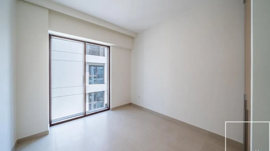 Apartamento de 3 dormitorios en Creek Beach, UAE No. 420 № 1