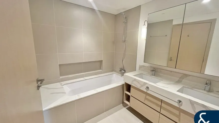 Appartement de 3 chambres à 17 Icon Bay, UAE No. 266 № 3