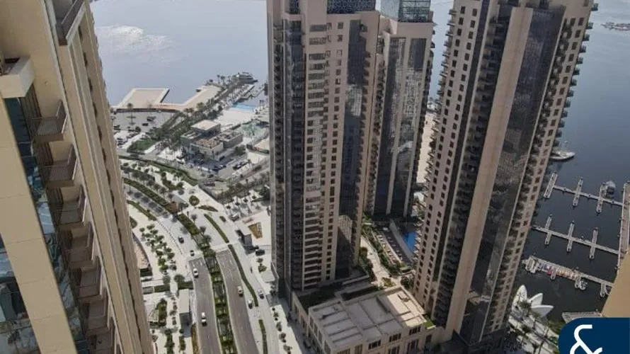Appartement de 3 chambres à Harbour Views 1, UAE No. 270